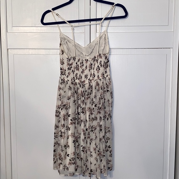 Floral Hollister Dress - Picture 2 of 5